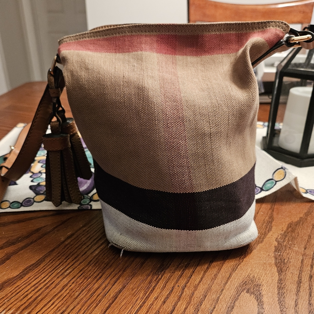 Burberry Ashby Bucket bag - Picture 1 of 12
